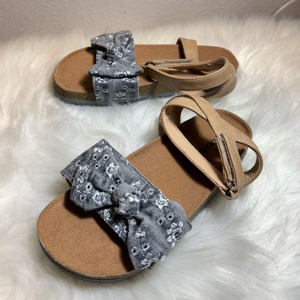 BearPaw Girls' Genesis Ankle Strappy Sandals Size 1 - Picture 2 of 8